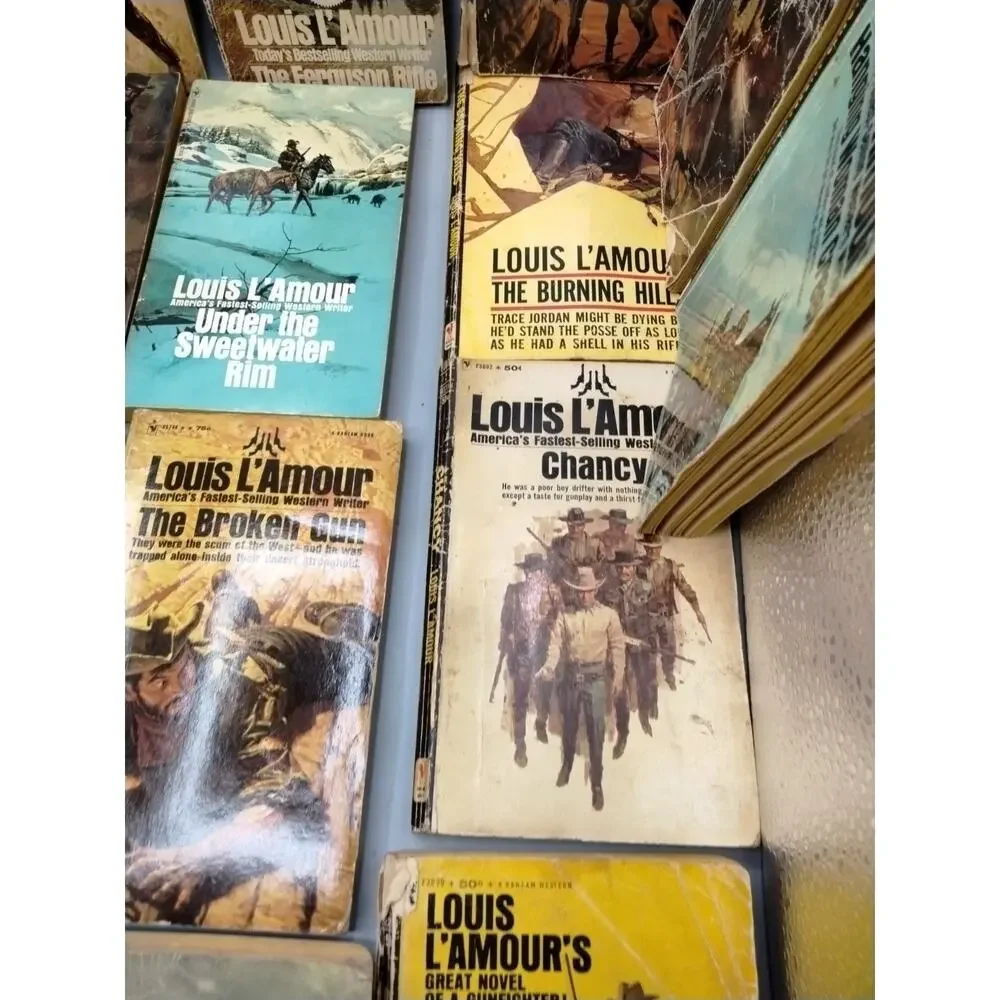 Louis L'AMOUR Western Novels Paperback Books - Lot of 25 (2)